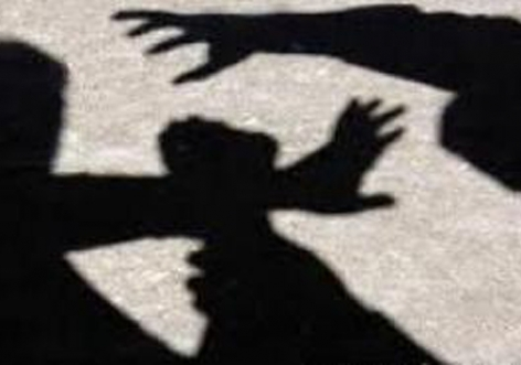 Ok nélkül fejelt le egy férfit az utcán